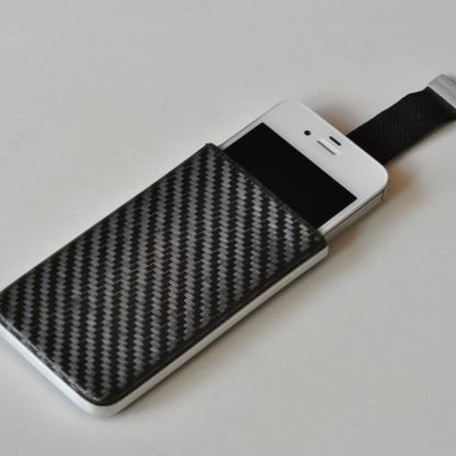 CarbonTouch Premium Case - карбонов калъф с лента за издърпване за iPhone 4S, iPhone 4  3