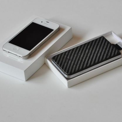 CarbonTouch Premium Case - карбонов калъф с лента за издърпване за iPhone 4S, iPhone 4  6
