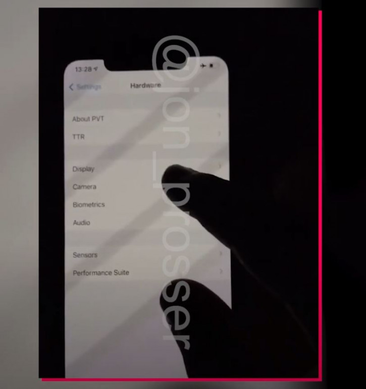  iPhone 12 Pro Max бе показан на видео, в което разкри основните ключови характеристики