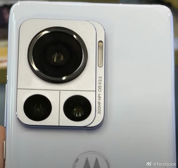 Гигантска 200-мегапикселова камера на фото монстър Motorola – реална снимка