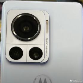 Гигантска 200-мегапикселова камера на фото монстър Motorola – реална снимка