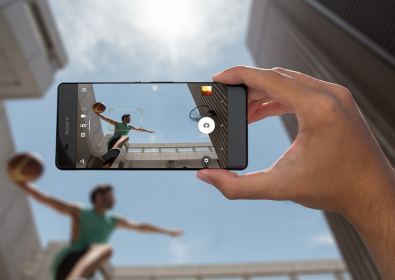 Sony Xperia XA (2017 г.) звездa в нов клип