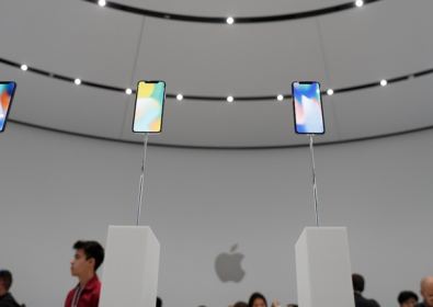 iPhone X ще донесе на Samsung повече приходи от Galaxy S8