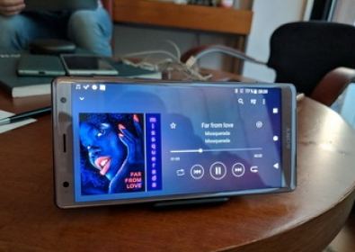 Начало на продажбите на безжичното зареждане Sony WCH20 за Xperia XZ2 