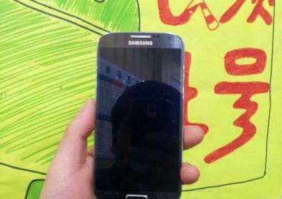 Нови реални снимки на Samsung Galaxy S4 - GT-I9502
