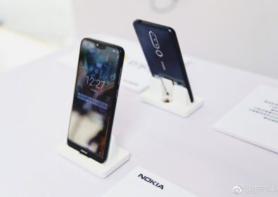 Подбрани реални снимки на Nokia X с "вежда" и двойна камера