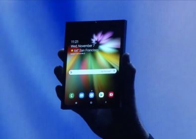 Огъващият се смартфон Samsung Galaxy Fold ще получи версия с 5G (всички цветове)