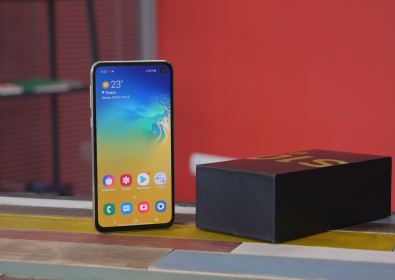 Samsung Galaxy S10 Lite ще получи по-обемна батерия от Galaxy S10 +