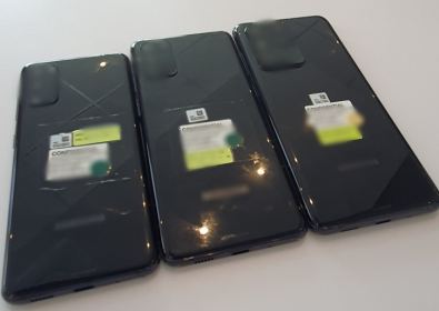 Истинските Samsung Galaxy S20, S20 + и S20 Ultra (непопулярни снимки)
