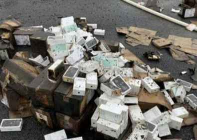 В Китай камион с огромна партида iPhone 11 се преобърна и се запали