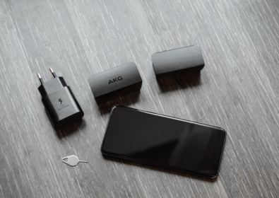 Samsung също ще изостави пълното зарядно за Galaxy