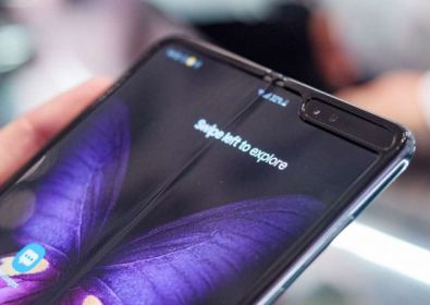 Реална снимка на Samsung Galaxy Z Fold 2 потвърди основните детайли на дизайна