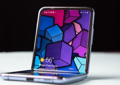 Samsung работи върху наистина достъпен сгъваем смартфон