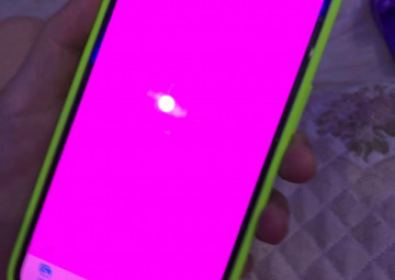 iPhone 13 страда от проблем с розов екран, невъзстановим чрез актуализации