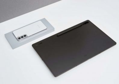 Samsung Galaxy S22, S22 Ultra и Tab S8 Ultra в рекламна снимка и видео