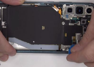 Разглобяване на Samsung Galaxy S22+: напълно различно охлаждане (видео)