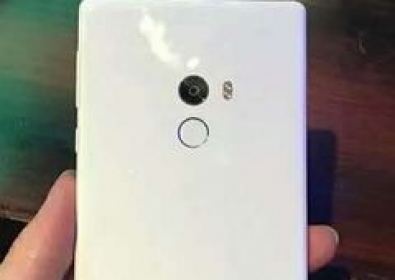 Белият Xiaomi Mi Mix в снимки
