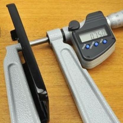 MonCarbone Midnight Black - карбонов кейс за iPhone 4 5