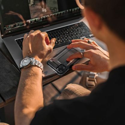 sArmor Carbon - силиконов (TPU) калъф за iPhone 15 Plus (черен) 3