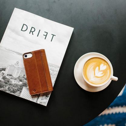 TwelveSouth Journal - луксозен кожен калъф тип портфейл за iPhone SE (2020), iPhone 8, iPhone 7 (кафяв) 2