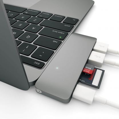 Satechi USB-C Pass Through USB Hub - мултифункционален хъб за свързване на допълнителна периферия за компютри с USB-C (тъмносив) 4
