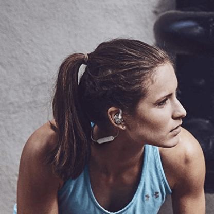 JBL Under Armour PIVOT - безжични слушалки с микрофон и управление на звука за мобилни устройства (бял) 6