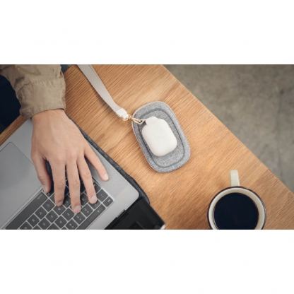 Moshi Pebbo Detachable Wrist Strap Case - силиконов кейс с каишка за Apple Airpods Pro (бежов) 6