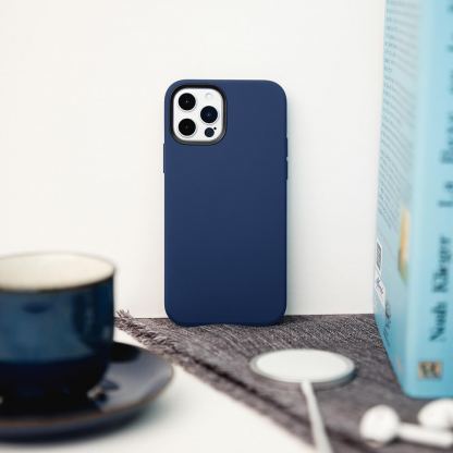 SwitchEasy MagSkin Case - тънък силиконов кейс с вграден магнитен конектор (MagSafe) за iPhone 12, iPhone 12 Pro (син) 9