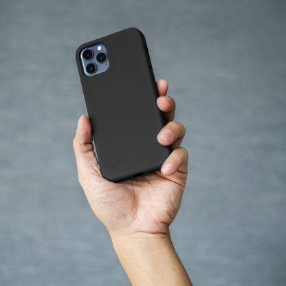 SwitchEasy MagSkin Case - тънък силиконов кейс с вграден магнитен конектор (MagSafe) за iPhone 12, iPhone 12 Pro (черен) 8