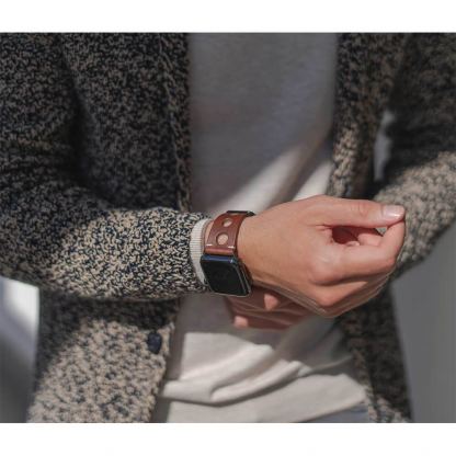 Meridio Norrebro Full Grain Leather Band - уникална ръчно изработена кожена (естествена кожа) каишка за Apple Watch 42мм, 44мм (тъмнокафяв) 6