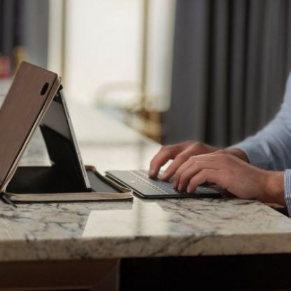 TwelveSouth BookBook - уникален кожен калъф с отделение за Apple Pencil за iPad Pro 11 (2018) (кафяв) 6