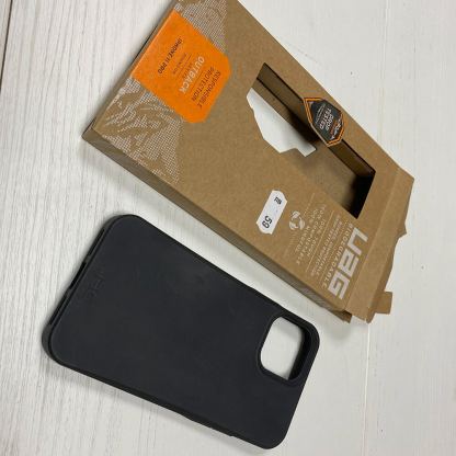 Urban Armor Gear Biodegradable Outback Case - удароустойчив рециклируем кейс за iPhone 11 Pro (черен) (фабричен дефект) 10