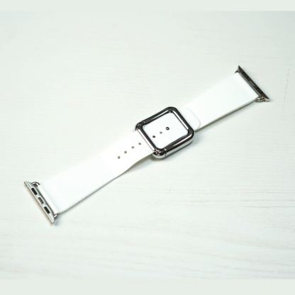JC Design Modern Buckle Band - силиконова каишка с магнитна закопчалка за Apple Watch 38мм, 40мм (бял) 10