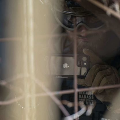 Tactical Chunky Mantis Cover - хибриден удароустойчив кейс за iPhone 13 Pro Max (черен-прозрачен) 4