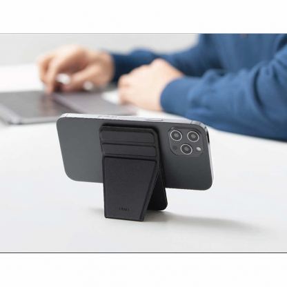 Uniq Lyft Magnetic Stand and Card Holder - кожен портфейл (джоб) с вградена поставка за прикрепяне към iPhone с MagSafe (черен) 6