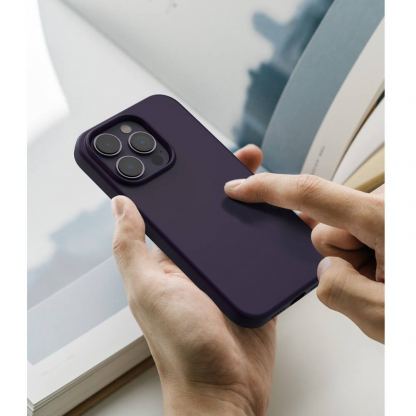 Ringke Soft Silicone Case - силиконов (TPU) калъф за iPhone 14 Pro (тъмнолилав) 9