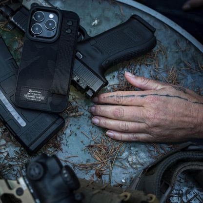 Tactical Camo Troop Cover - хибриден удароустойчив текстилен кейс с лента за ръка за iPhone 14 (черен) 4