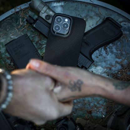 Tactical Blast Pit Cover - хибриден удароустойчив текстилен кейс за iPhone 14 Pro (черен) 4