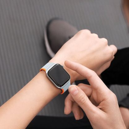 Dux Ducis Silicone Magnetic Strap (LD Version) - магнитна силиконова каишка за Apple Watch 38мм, 40мм, 41мм, 42мм (2024) (сив-оранжев) 4