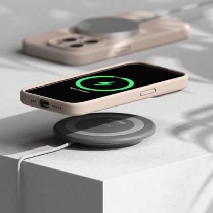 Ringke Liquid Silicone Magnetic Case - силиконов (TPU) калъф с MagSafe за iPhone 15 Pro (розов) 9