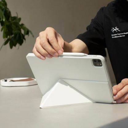 Pitaka MagEZ Folio 2 Case - магнитен полиуретанов кейс с поставка за iPad Pro 13 (2024) (бял) 4