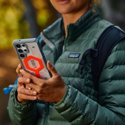 Urban Armor Gear Pathfinder Clear MagSafe Case - удароустойчив хибриден кейс с MagSafe и връзка за ръка за Samsung Galaxy S25 Ultra (сив-розов) 5