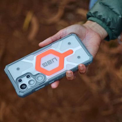 Urban Armor Gear Pathfinder Clear MagSafe Case - удароустойчив хибриден кейс с MagSafe и връзка за ръка за Samsung Galaxy S25 Ultra (сив-розов) 6
