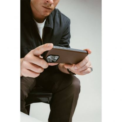Nomad Modern Horween Leather MagSafe Case - кожен (естествена кожа) кейс с MagSafe за iPhone 16 Pro Max (тъмнокафяв) 11