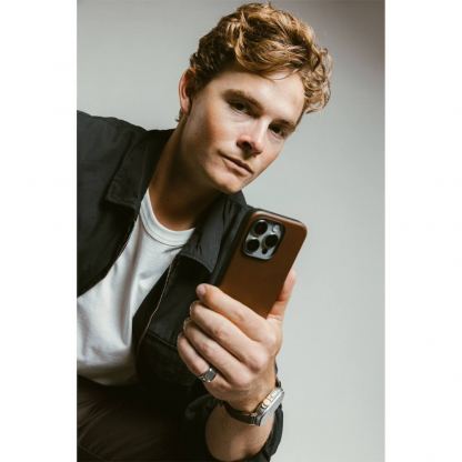 Nomad Modern Horween Leather MagSafe Case - кожен (естествена кожа) кейс с MagSafe за iPhone 16 Pro Max (тъмнокафяв) 12