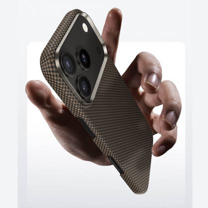 Кевларен кейс с MagSafe за iPhone 17 Pro - Benks Magnetic Armor Tint Kevlar Case 1000D (златист) 7