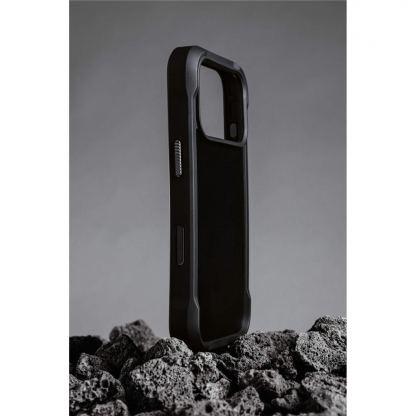 Хибриден удароустойчив кейс с MagSafe за iPhone 17 Pro - Nomad Rugged Case (черен) 10