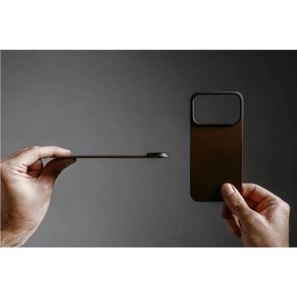 Магнитен кожен (естествена кожа) гръб с MagSafe за iPhone 17 Air - Nomad Magnetic Horween Leather Back (тъмнокафяв) 7