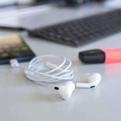 Активни слушалки с USB-C кабел, управление на звука и микрофон (бял)  - 4smarts Active In-Ear Stereo Headset Melody Digital Basic USB-C 4