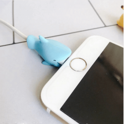 Артистичен аксесоар, предпазващ вашия Lightning кабел - Cable Bite Protection (пате) 4